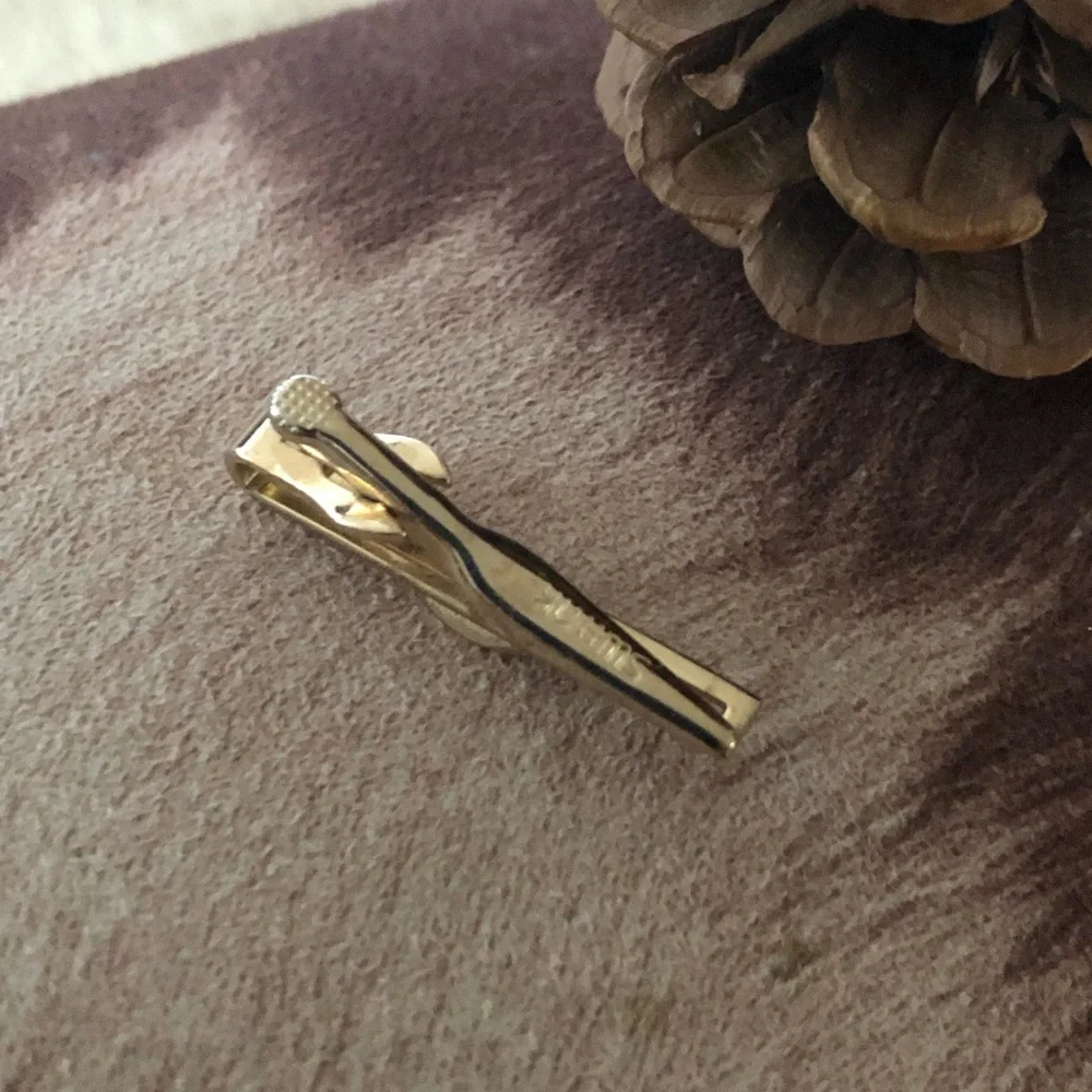 Vintage Swank gold plated diamond cut design tie bar tie clip NIB